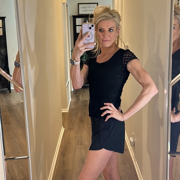 Ann Taylor Petite Black Lace Crochet short sleeve top fully lined w back zip - Picture 7 of 14